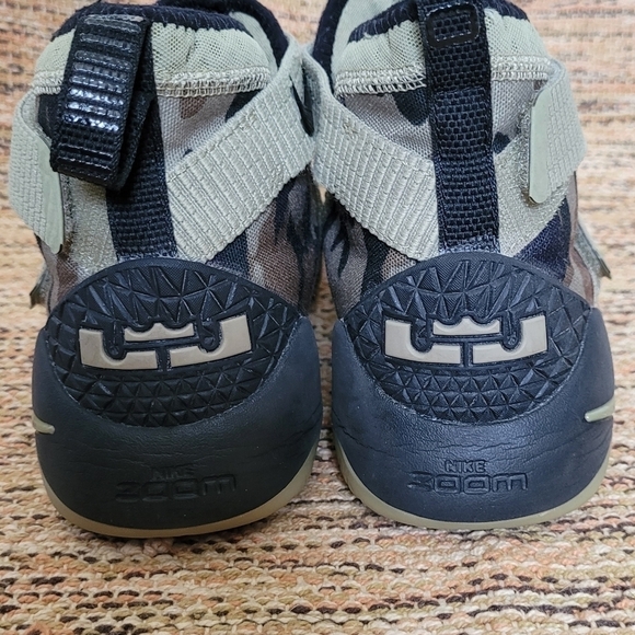NIKE LeBron Soldier 11 'Camo' | 7 YOUTH - Picture 4 of 8